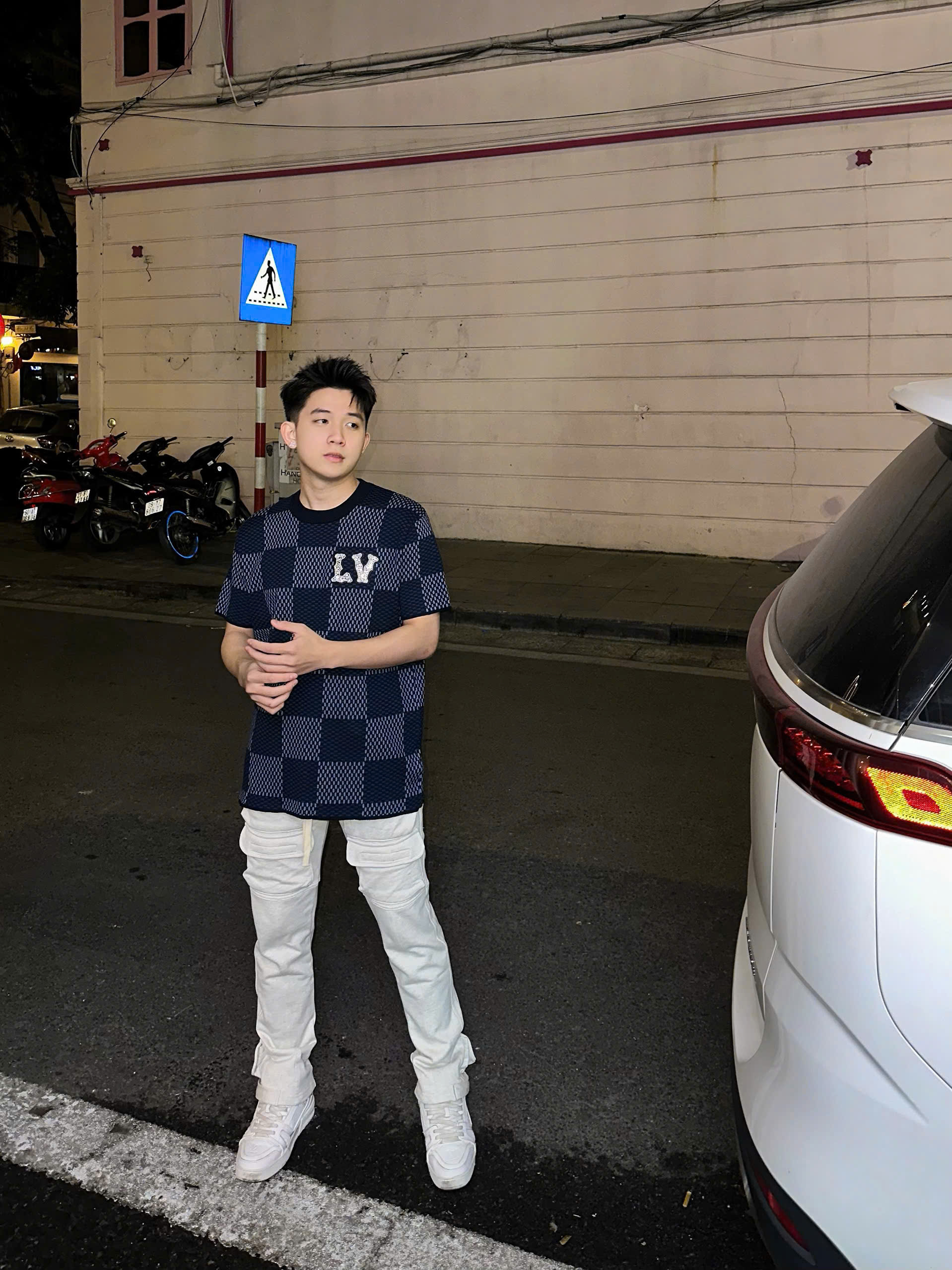 Áo phông T-shirt len Louis Vuitton LV Xanh than ô caro logo LV đính đá thêu ngực Like Auth on web NV